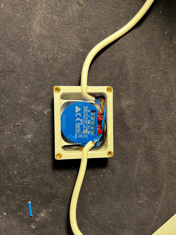 Shelly 1 junction box