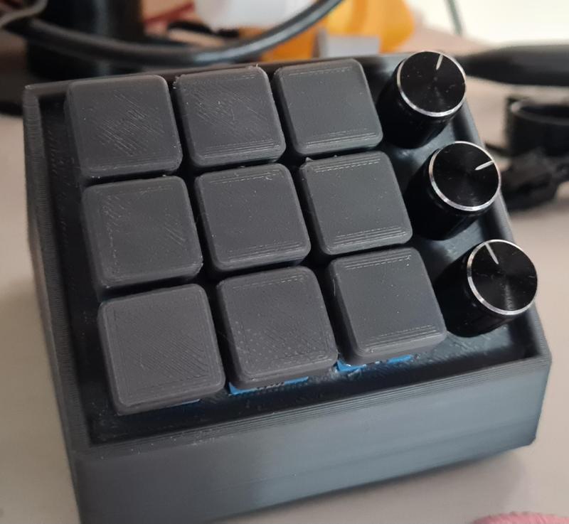 Macro Keyboard with 3 Rotary Encoders