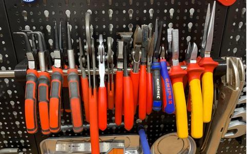 Pliers holder for Küpper-/Euro pegboard