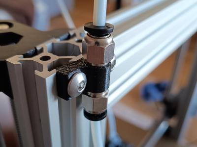 Simple 4mm PTFE fitting mount for 2040 extrusions