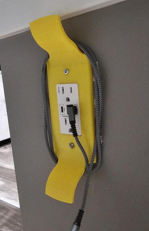 Outlet cover with cable wrap for rectangular outlets