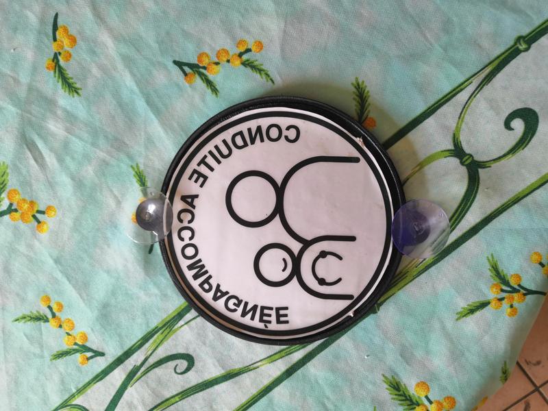 Logo holder accompanied driving or aprendi allowed (porte logo voiture)