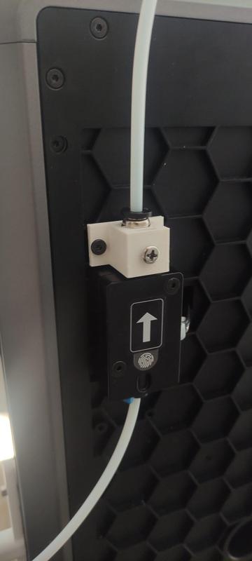 Pneumatic fitting adapter for K1 runout sensor