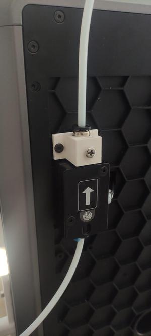 Pneumatic fitting adapter for K1 runout sensor