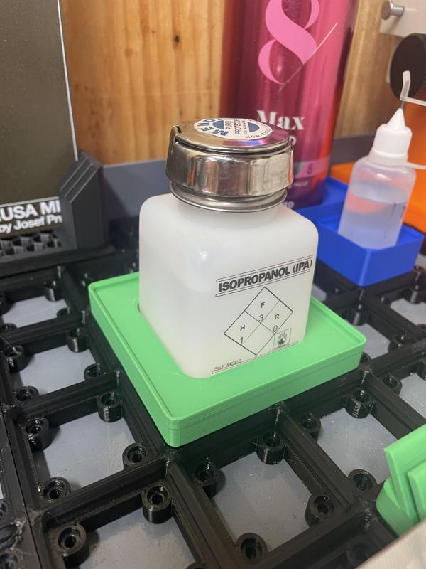 Gridfinity mount for Menda Isoprophol Alcohol pump bottle
