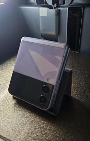 Simple small phone stand