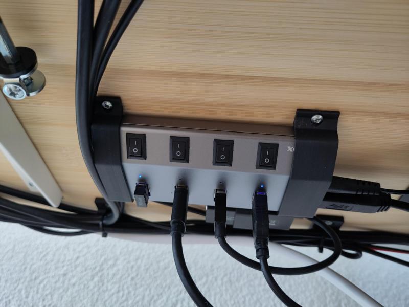 Icy Box IB-HUB1405C Mount