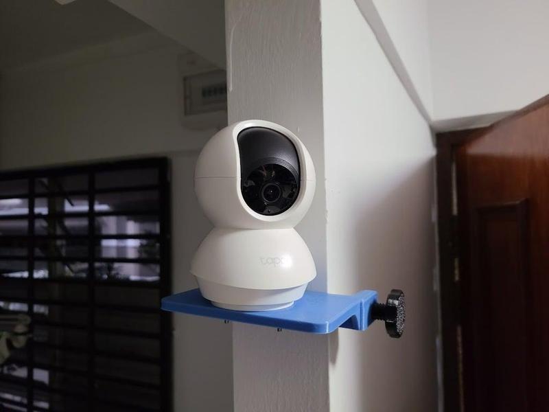 Vertical wall shelf clamp compatible with Tapo cameras