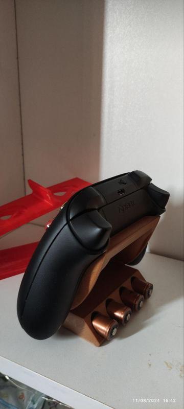 xbox controller stande + 4 AA battery