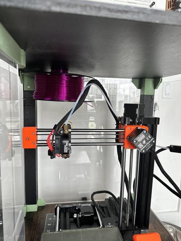Horizontal hanging filament holder