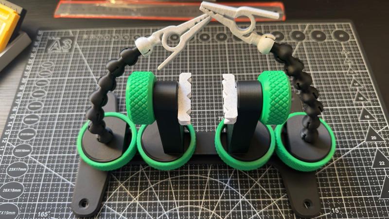 Helping Hands for Adjustable PCB Holder