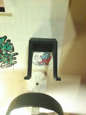 Console control hanger