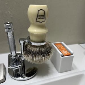 Imporoved Safety Razor Dispenser