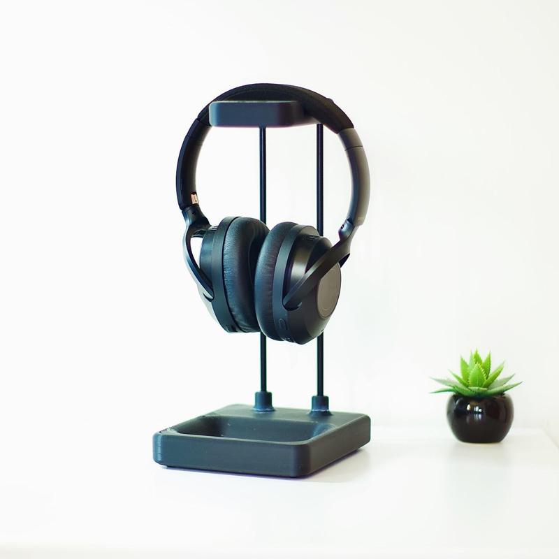 Minimal Headphones Stand