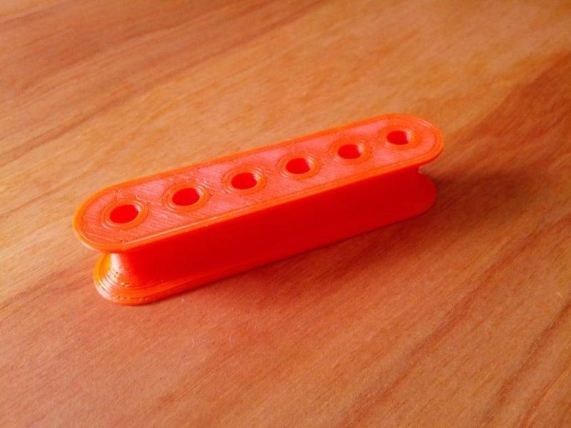 Electric guitar pickup coil bobbin