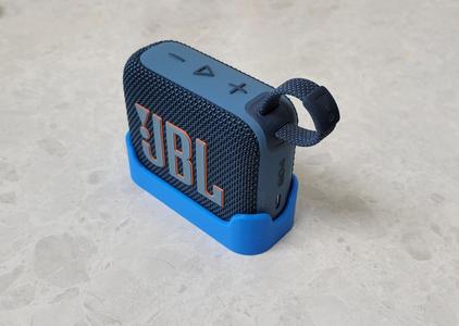 Stabilizing base for the JBL GO 4 speaker