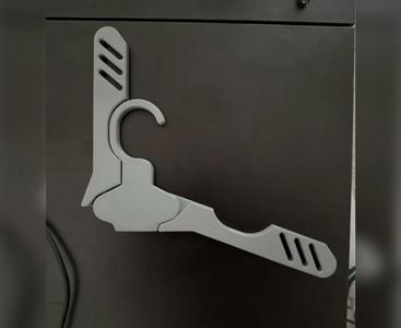 Foldable clothes hanger