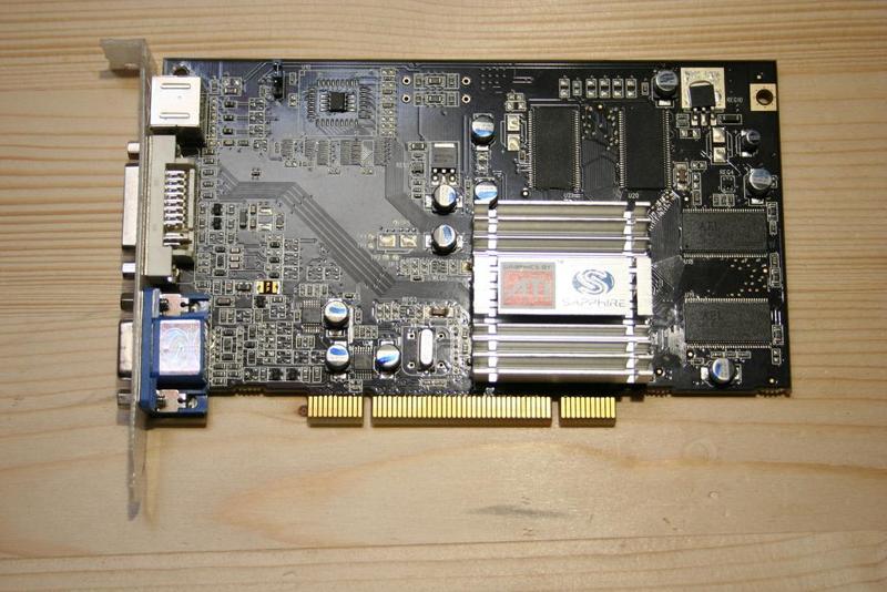 Sapphire ATI Radeon 7000 - PCI Bracket / Slot