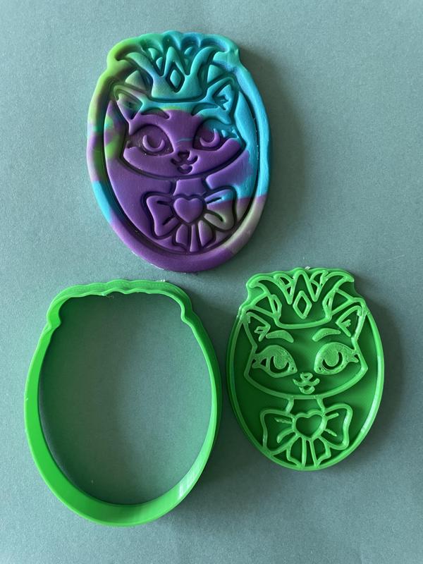 Princess/queen cat cookie cutter
