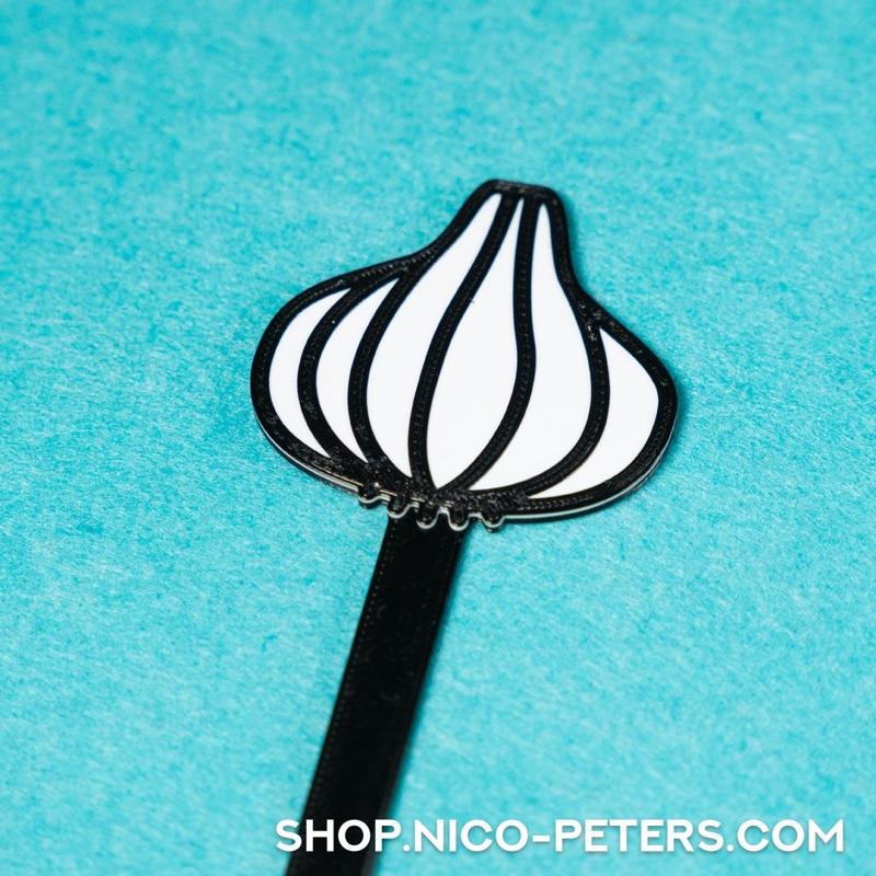 Plant sign garlic - garden