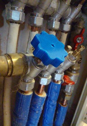 Valvole acqua sanitari - simple water tap hand wheel