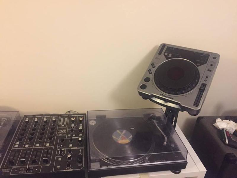 Pioneer CDJ Stand - But universal 