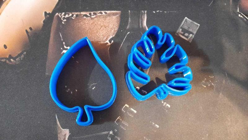 cutting tropical leaves *2