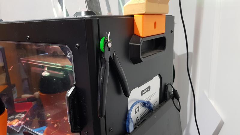 Magnetic snips holder for Creator Pro