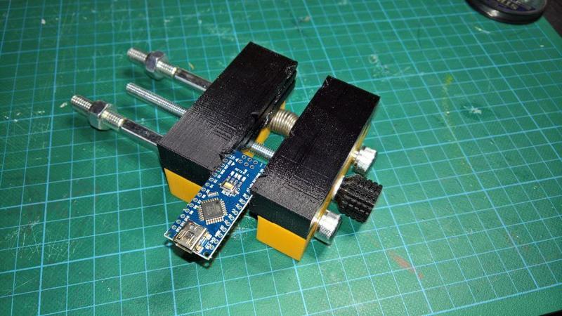 soldering vise - third hand 