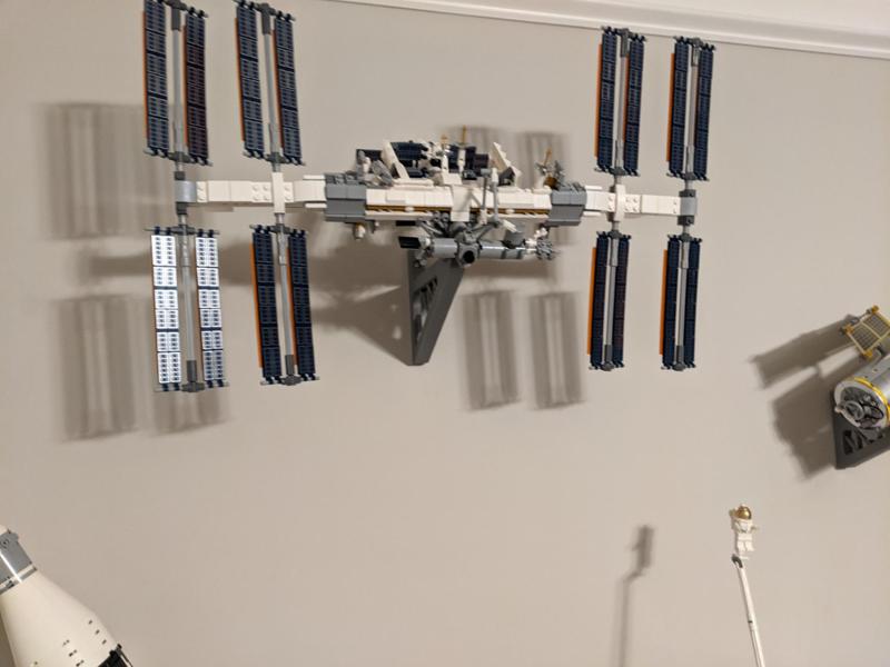 Wall Mount for "Brick" ISS Space Station - 21321