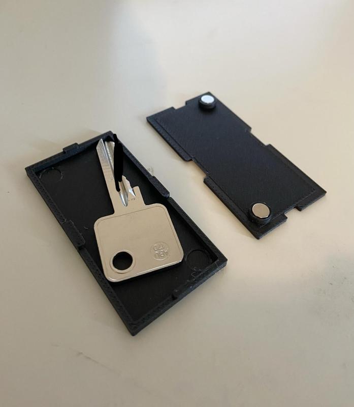 Magnetic key hiding box
