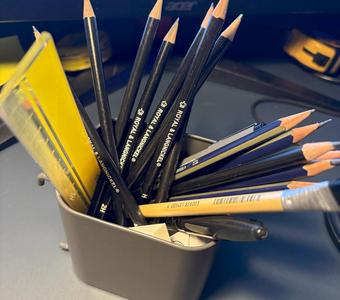 Minimal desk pencil holder