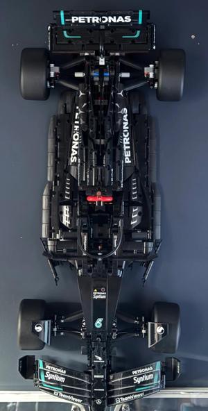Lego Technic Mercedes-AMG F1 W14 E (42171) Wall mount