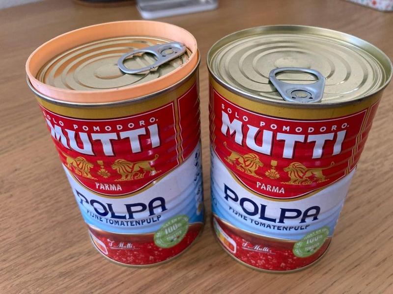 Mutti tin cans stacker