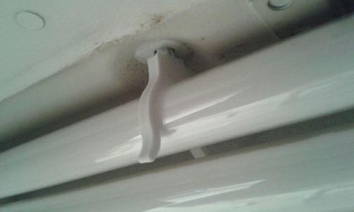 Clip for kitchen lamp