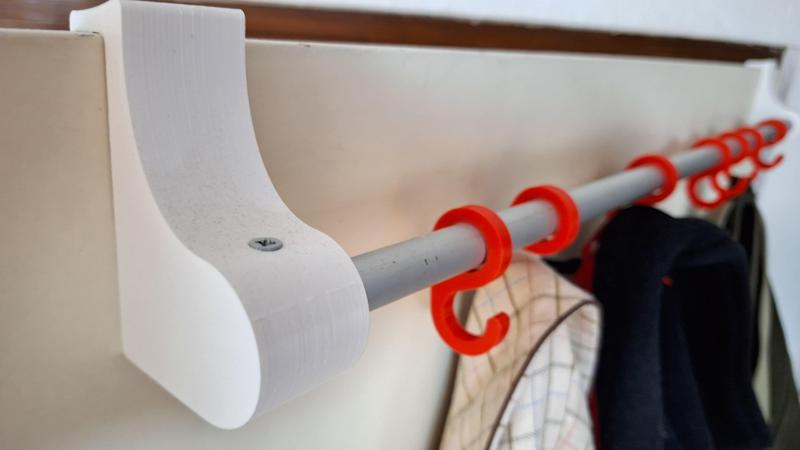 Robuste Kleiderstange für Zimmertüren / Robust clothes rail for room doors
