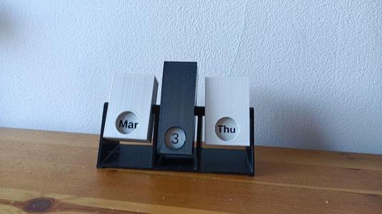 Infinity calendar date/month/day