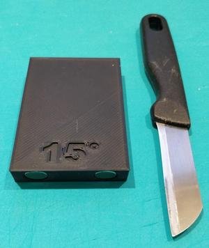 Small 15° angle block for sharpening knives