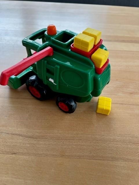 WOW Toys Harvey Harvester discharge pipe