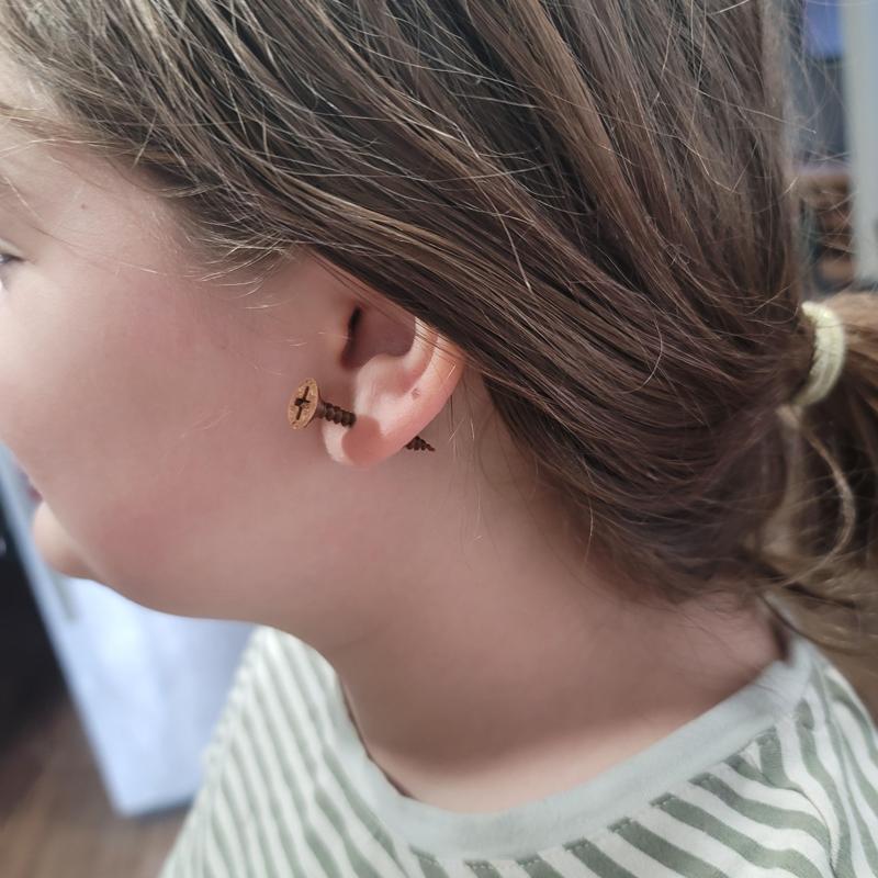 Screw Earing With Staple Stud