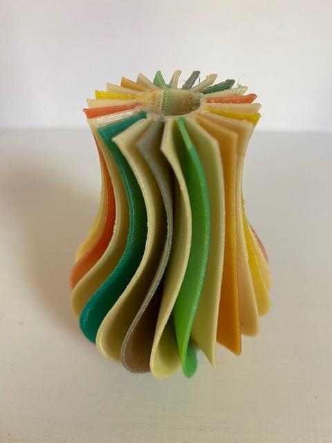 24 fin multicolor vase