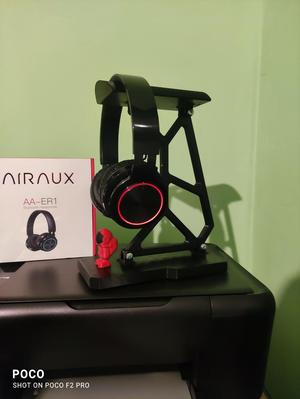 Headphone stand