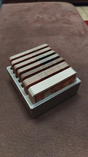 Card organizer for Camel Cup boardgame
