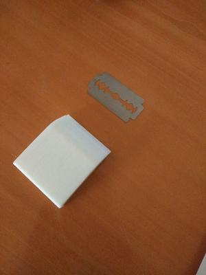 Razor blade holder - Simple scrapper
