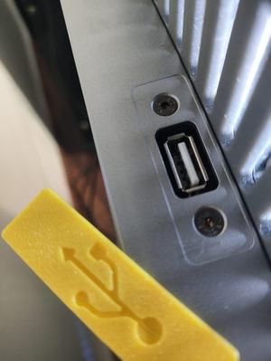 Qidi Plus 4 USB anti dust cover