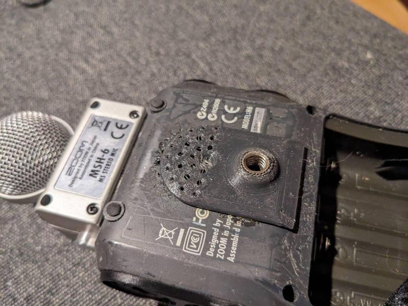 Mount for 1/4 inch bolt for ZOOM H5 audiorecorder