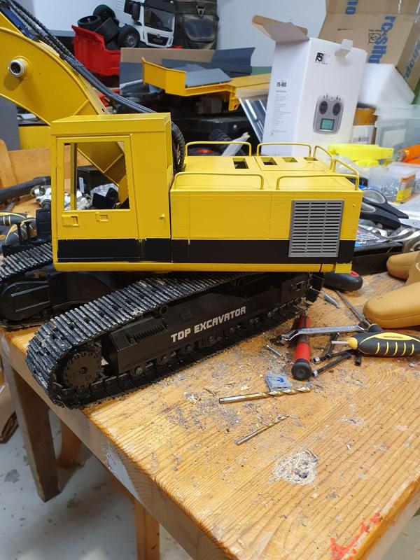 Caterpillar 215 - 225 Shell for Huina 1580