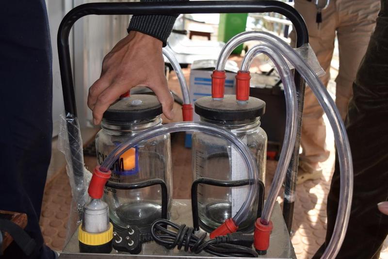 Vacuum suction pump connector