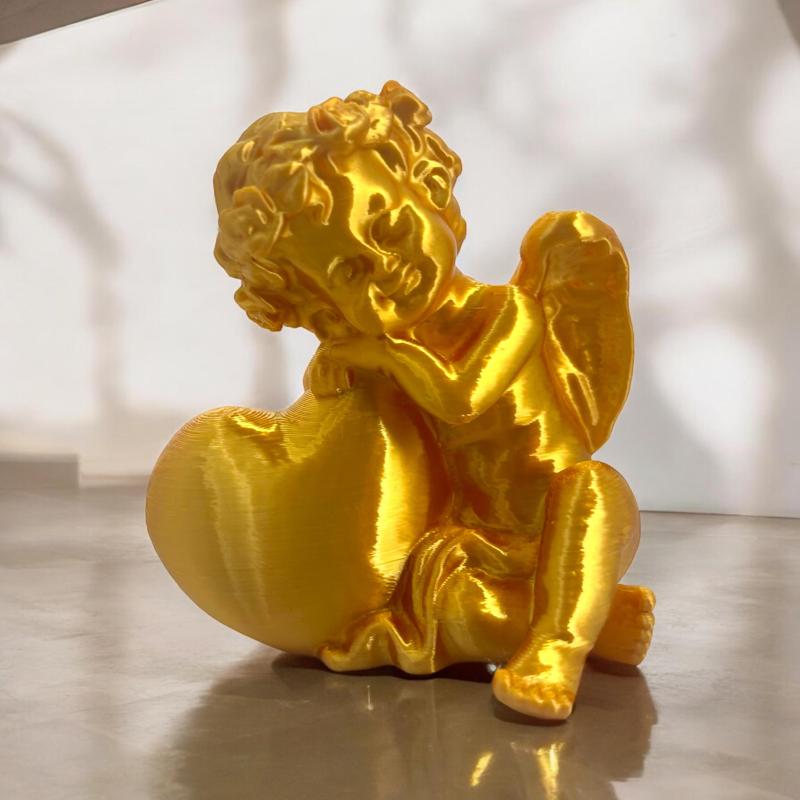 Angel loves her heart