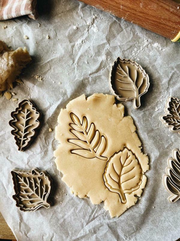 Cookie cutter. Blade 4